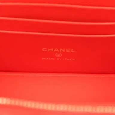 Chanel Chanel Small Classic Vanity Case Red Shiny Caviar Light Gold Hardware | Thumbnail 10 Chanel Chanel Small Classic Vanity Case Red Shiny Caviar Light Gold Hardware | Thumbnail 10