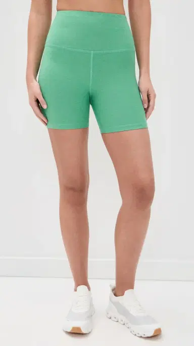 Beyond Yoga pacedye Keep Pace Shorts 5 Bright Emerald Heather | Thumbnail 2 Beyond Yoga pacedye Keep Pace Shorts 5 Bright Emerald Heather | Thumbnail 2