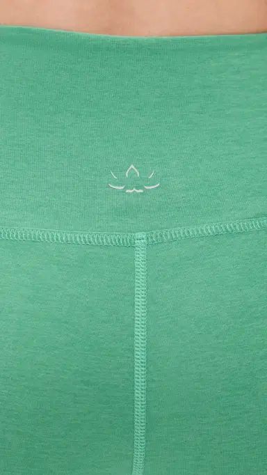 Beyond Yoga pacedye Keep Pace Shorts 5 Bright Emerald Heather | Thumbnail 6 Beyond Yoga pacedye Keep Pace Shorts 5 Bright Emerald Heather | Thumbnail 6