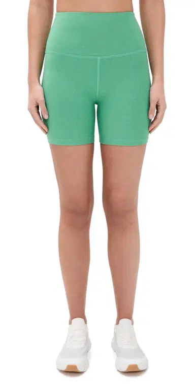 Beyond Yoga pacedye Keep Pace Shorts 5 Bright Emerald Heather | Thumbnail 1 Beyond Yoga pacedye Keep Pace Shorts 5 Bright Emerald Heather | Thumbnail 1