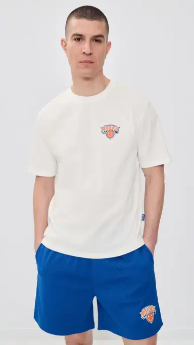 New York or Nowhere Knicks Skyscraper T-Shirt Off White | Thumbnail 4 New York or Nowhere Knicks Skyscraper T-Shirt Off White | Thumbnail 4