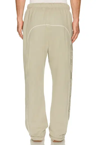 Fear of God Essentials Active Trace Relaxed Sweatpant | Thumbnail 4 Fear of God Essentials Active Trace Relaxed Sweatpant | Thumbnail 4