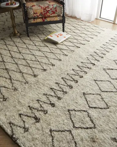 Safavieh Della Rocca Hand-Tufted Rug | Thumbnail 4 Safavieh Della Rocca Hand-Tufted Rug | Thumbnail 4