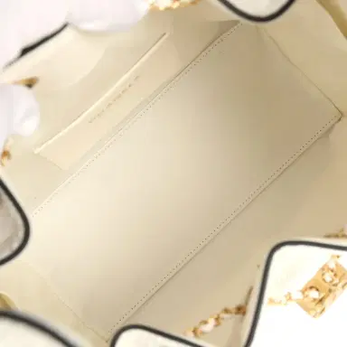 Chanel Chanel Small 25 Hobo Bag White Raffia and Black Calfskin Antique Gold Hardware | Thumbnail 8 Chanel Chanel Small 25 Hobo Bag White Raffia and Black Calfskin Antique Gold Hardware | Thumbnail 8