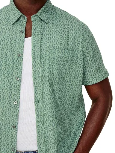Rails Men's Carson Wavy Short-Sleeve Shirt - Wavy Batik Coast | Thumbnail 5 Rails Men's Carson Wavy Short-Sleeve Shirt - Wavy Batik Coast | Thumbnail 5
