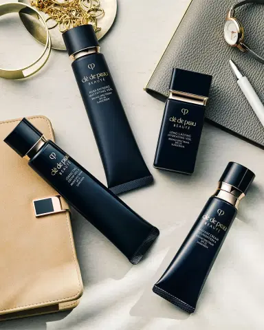 Cle de Peau Beaute Radiant Cream Foundation SPF 25 | Thumbnail 4 Cle de Peau Beaute Radiant Cream Foundation SPF 25 | Thumbnail 4