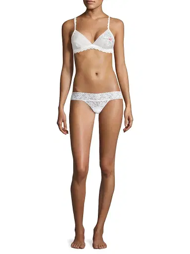 Hanky Panky Women's Signature Lace Low-Rise Thong - White | Thumbnail 2 Hanky Panky Women's Signature Lace Low-Rise Thong - White | Thumbnail 2