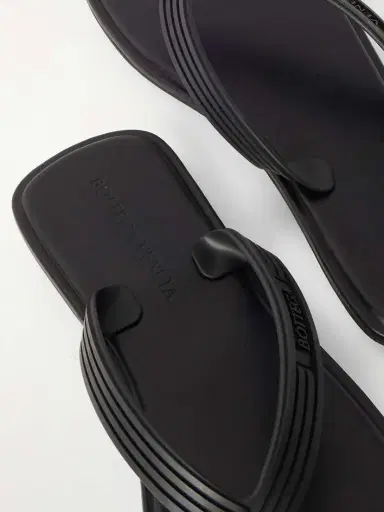 Bottega Veneta Sampieri Flat Thong Rubber Flip Flops | Thumbnail 5 Bottega Veneta Sampieri Flat Thong Rubber Flip Flops | Thumbnail 5