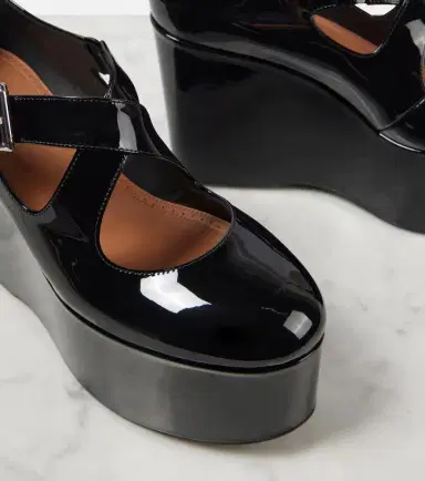 Alaïa Alaïa Criss Cross patent leather wedges | Thumbnail 4 Alaïa Alaïa Criss Cross patent leather wedges | Thumbnail 4