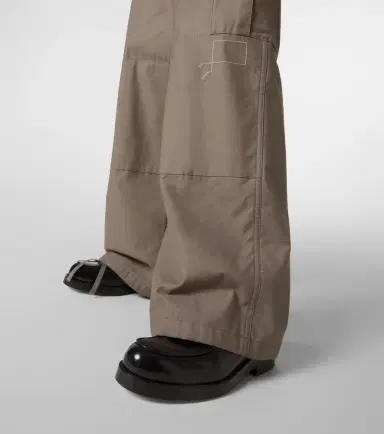 Sacai Cotton cargo pants | Thumbnail 6 Sacai Cotton cargo pants | Thumbnail 6