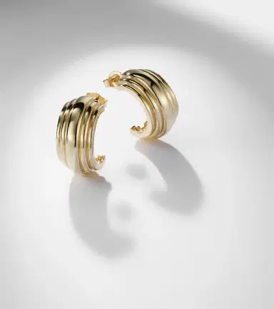 STONE AND STRAND Serge 10kt gold hoop earrings | Thumbnail 5 STONE AND STRAND Serge 10kt gold hoop earrings | Thumbnail 5
