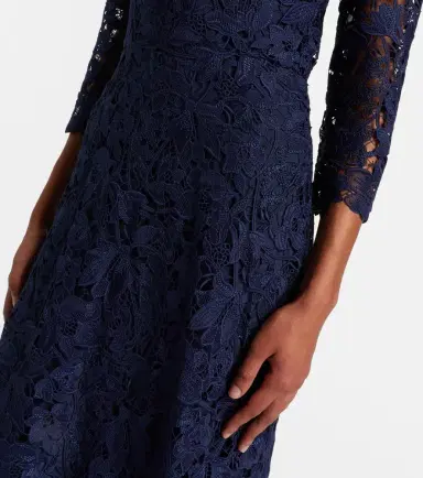 Monique Lhuillier Lace gown | Thumbnail 6 Monique Lhuillier Lace gown | Thumbnail 6