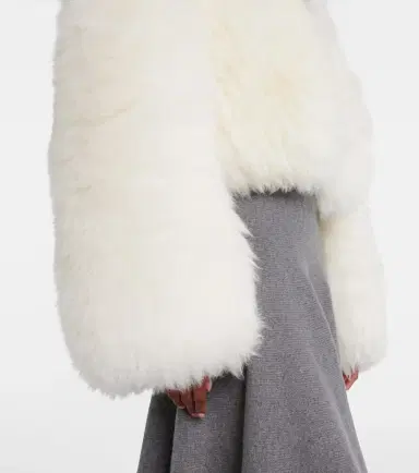 Alaïa Alaïa Cropped shearling jacket | Thumbnail 3 Alaïa Alaïa Cropped shearling jacket | Thumbnail 3