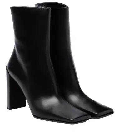 Alaïa Alaïa Leather ankle boots | Thumbnail 1 Alaïa Alaïa Leather ankle boots | Thumbnail 1