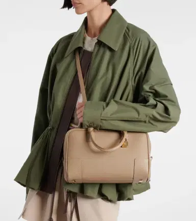 Loewe Amazona 28 leather top-handle bag | Thumbnail 7 Loewe Amazona 28 leather top-handle bag | Thumbnail 7