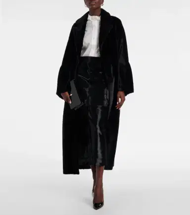 Christian Louboutin Bettina Small patent leather clutch | Thumbnail 6 Christian Louboutin Bettina Small patent leather clutch | Thumbnail 6