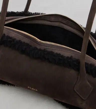 Alaïa Alaïa Le Teckel Medium suede shoulder bag | Thumbnail 4 Alaïa Alaïa Le Teckel Medium suede shoulder bag | Thumbnail 4