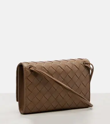Bottega Veneta Andiamo Intrecciato leather clutch | Thumbnail 4 Bottega Veneta Andiamo Intrecciato leather clutch | Thumbnail 4