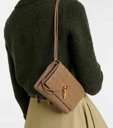 Bottega Veneta Andiamo Intrecciato leather clutch | Thumbnail 6 Bottega Veneta Andiamo Intrecciato leather clutch | Thumbnail 6