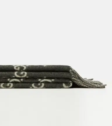 Gucci GG reversible wool and cashmere blanket | Thumbnail 4 Gucci GG reversible wool and cashmere blanket | Thumbnail 4