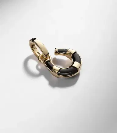 Foundrae Protection Horseshoe Miniature 18kt gold pendant with onyx | Thumbnail 4 Foundrae Protection Horseshoe Miniature 18kt gold pendant with onyx | Thumbnail 4