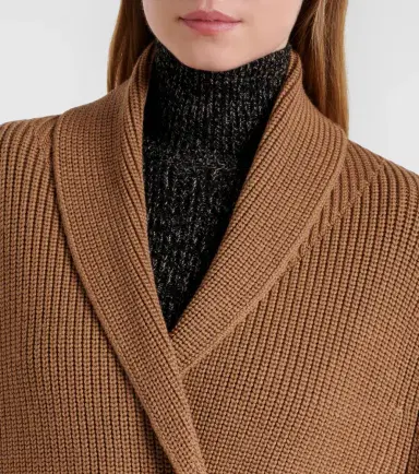 Max Mara Agenzia double-breasted virgin wool cape | Thumbnail 3 Max Mara Agenzia double-breasted virgin wool cape | Thumbnail 3