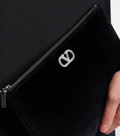 Valentino Garavani VLogo velvet pouch | Thumbnail 4 Valentino Garavani VLogo velvet pouch | Thumbnail 4