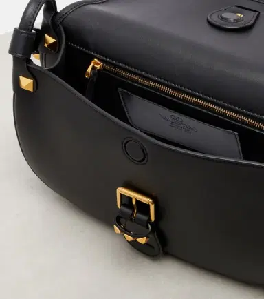 Valentino Garavani Flaneuse Rockstud Medium leather crossbody bag | Thumbnail 4 Valentino Garavani Flaneuse Rockstud Medium leather crossbody bag | Thumbnail 4