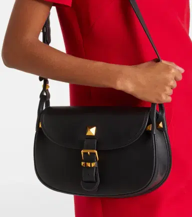 Valentino Garavani Flaneuse Rockstud Medium leather crossbody bag | Thumbnail 6 Valentino Garavani Flaneuse Rockstud Medium leather crossbody bag | Thumbnail 6