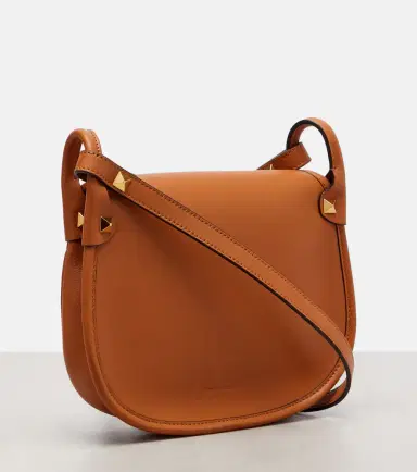 Valentino Garavani Flaneuse Rockstud Medium leather crossbody bag | Thumbnail 3 Valentino Garavani Flaneuse Rockstud Medium leather crossbody bag | Thumbnail 3