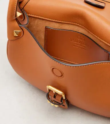 Valentino Garavani Flaneuse Rockstud Medium leather crossbody bag | Thumbnail 4 Valentino Garavani Flaneuse Rockstud Medium leather crossbody bag | Thumbnail 4