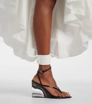 Alaïa Alaïa Patent leather wedge thong sandals | Thumbnail 3 Alaïa Alaïa Patent leather wedge thong sandals | Thumbnail 3