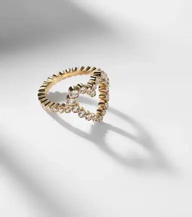 Sophie Bille Brahe Ensemble Coeur 18kt gold signet ring with diamonds | Thumbnail 4 Sophie Bille Brahe Ensemble Coeur 18kt gold signet ring with diamonds | Thumbnail 4