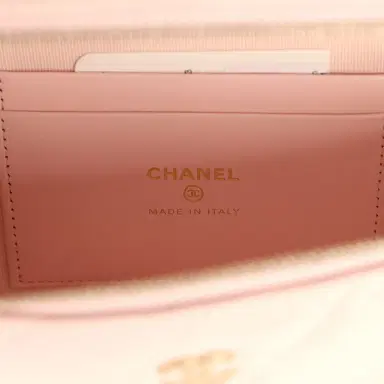 Chanel Chanel Top Handle Long Vanity Case with Chain Light Pink Shiny Caviar Light Gold Hardware | Thumbnail 9 Chanel Chanel Top Handle Long Vanity Case with Chain Light Pink Shiny Caviar Light Gold Hardware | Thumbnail 9