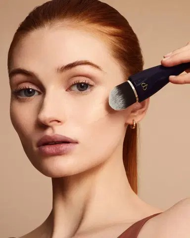 Cle de Peau Beaute Radiant Fluid Foundation Natural SPF 25, 1.1 oz. | Thumbnail 5 Cle de Peau Beaute Radiant Fluid Foundation Natural SPF 25, 1.1 oz. | Thumbnail 5