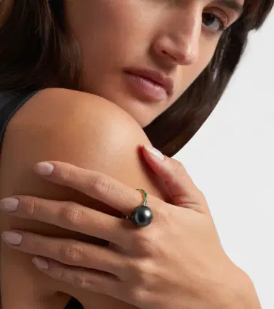 Suzanne Kalan One Of A Kind 18kt gold ring with pearl and emeralds | Thumbnail 2 Suzanne Kalan One Of A Kind 18kt gold ring with pearl and emeralds | Thumbnail 2