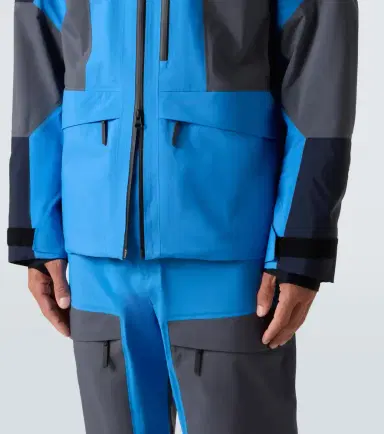 Peak Performance Gravity Gore-Tex 3L hooded ski jacket | Thumbnail 5 Peak Performance Gravity Gore-Tex 3L hooded ski jacket | Thumbnail 5