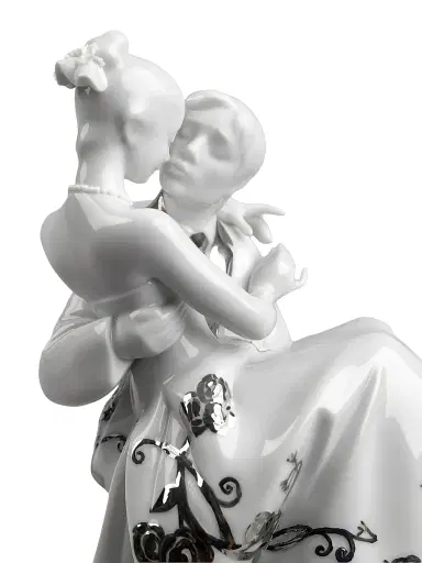 Lladro Re-Deco The Happiest Day Couple Porcelain Figurine | Thumbnail 3 Lladro Re-Deco The Happiest Day Couple Porcelain Figurine | Thumbnail 3