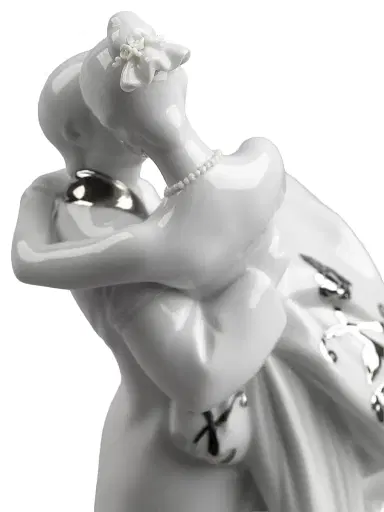 Lladro Re-Deco The Happiest Day Couple Porcelain Figurine | Thumbnail 4 Lladro Re-Deco The Happiest Day Couple Porcelain Figurine | Thumbnail 4