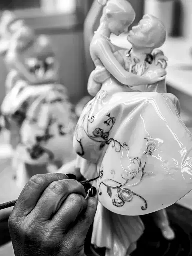Lladro Re-Deco The Happiest Day Couple Porcelain Figurine | Thumbnail 5 Lladro Re-Deco The Happiest Day Couple Porcelain Figurine | Thumbnail 5