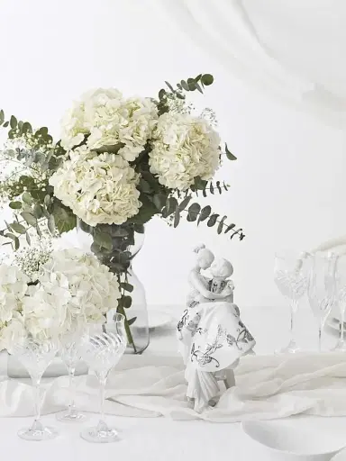 Lladro Re-Deco The Happiest Day Couple Porcelain Figurine | Thumbnail 6 Lladro Re-Deco The Happiest Day Couple Porcelain Figurine | Thumbnail 6
