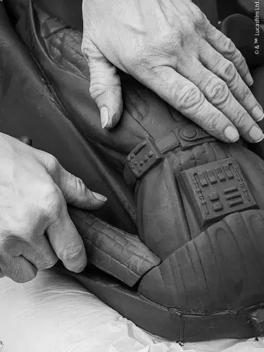 Lladro Darth Vader Porcelain Sculpture - Black | Thumbnail 9 Lladro Darth Vader Porcelain Sculpture - Black | Thumbnail 9