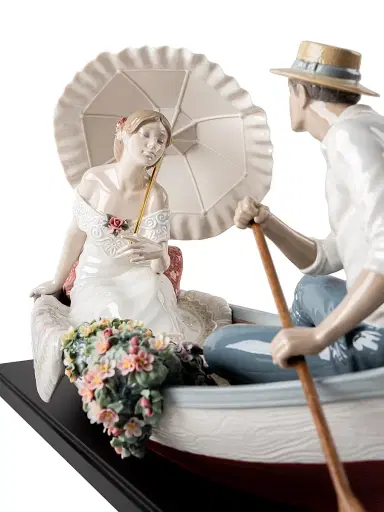 Lladro Romance On The Lake Figurine | Thumbnail 3 Lladro Romance On The Lake Figurine | Thumbnail 3
