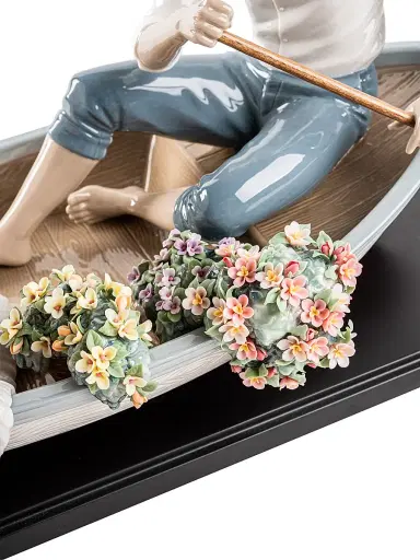Lladro Romance On The Lake Figurine | Thumbnail 7 Lladro Romance On The Lake Figurine | Thumbnail 7
