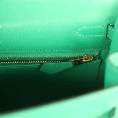 HERMÈS Pre-owned Hermes Kelly Sellier 25 Vert Vertigo Chevre Chamkila Gold Hardware | Thumbnail 9 HERMÈS Pre-owned Hermes Kelly Sellier 25 Vert Vertigo Chevre Chamkila Gold Hardware | Thumbnail 9