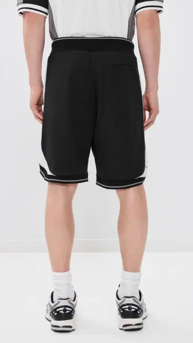 Off-White OWR Team occer Shorts 9 Black | Thumbnail 3 Off-White OWR Team occer Shorts 9 Black | Thumbnail 3
