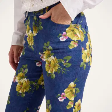 La DoubleJ The Cropped Flare Jean | Thumbnail 3 La DoubleJ The Cropped Flare Jean | Thumbnail 3