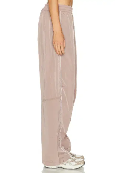 Beyond Yoga Limitless Barrel Leg Pant | Thumbnail 3 Beyond Yoga Limitless Barrel Leg Pant | Thumbnail 3