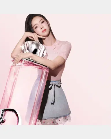 Dior Addict Rosy Glow Eau de Parfum | Thumbnail 6 Dior Addict Rosy Glow Eau de Parfum | Thumbnail 6