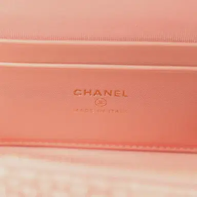 Chanel Chanel Top Handle Long Vanity Case with Chain Light Pink Braided Raffia Light Gold Hardware | Thumbnail 9 Chanel Chanel Top Handle Long Vanity Case with Chain Light Pink Braided Raffia Light Gold Hardware | Thumbnail 9